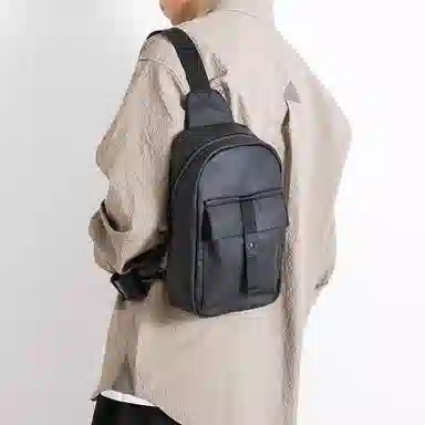 老人头 简约通勤商务时尚 合成革 胸包 男款 黑色