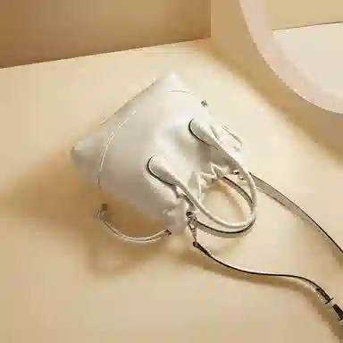 老人头 小香风通勤时尚高级质感气质个性 牛皮拼合成革 水桶包手提包 女款 黑色/白色/浅灰色