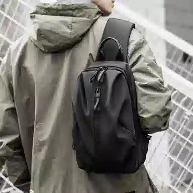 老人头 简约时尚防泼水休闲百搭轻便实用斜挎包 织物 胸包 常规 男款 黑色