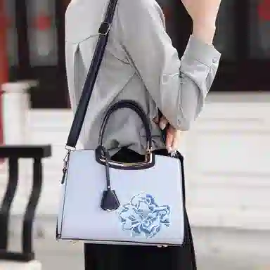 老人头 新中式大气国风刺绣优雅知性单肩斜挎包 合成革 手提包 常规 女款 多色