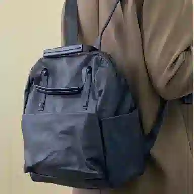 老人头 简约轻便时尚通勤上班百搭 合成革 双肩包 男女同款情侣款 黑色