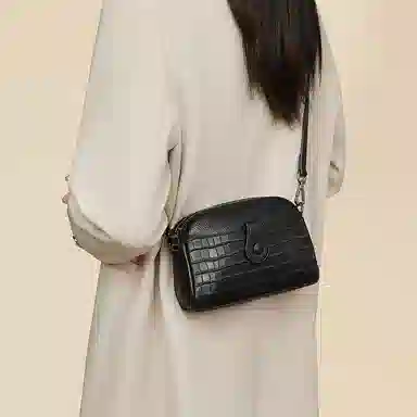 老人头 时尚简约百搭纯色高级质感 牛皮革 单肩斜挎包 女款 黑色