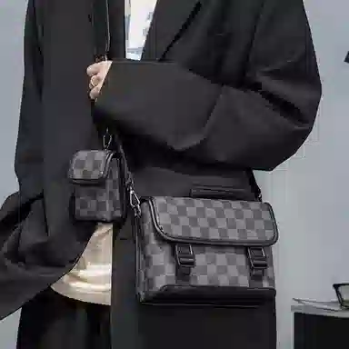 老人头 经典设计时尚个性潮流通勤格子休闲百搭小众设计斜挎邮差包 合成革 单肩包 常规 男款 黑色