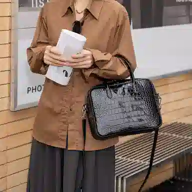 老人头 复古经典鳄鱼纹设计简约时尚单肩斜挎包 牛皮革 手提包 常规 女款 黑色/红色/棕色