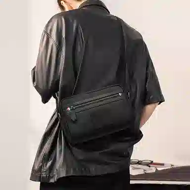 老人头 小众设计休闲百搭通勤 牛皮拼合成革 斜挎包 男款 黑色