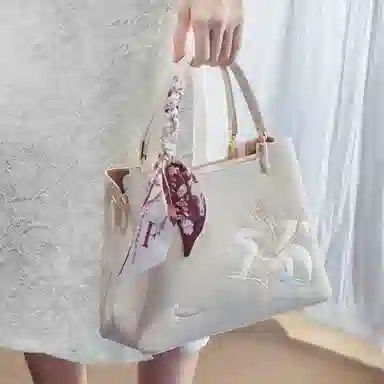 老人头 国风新中式刺绣优雅高级通勤 合成革 单肩斜挎手提包 常规 女款 百合米白