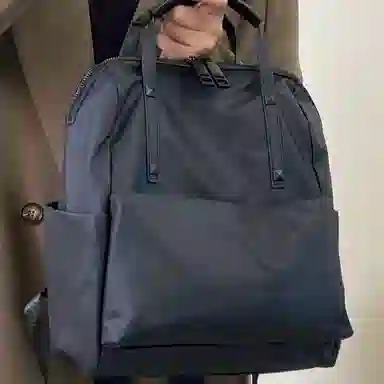 老人头 简约轻便时尚通勤上班百搭 合成革 双肩包 男女同款情侣款 黑色