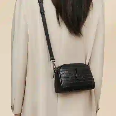 老人头 时尚简约百搭纯色高级质感 牛皮革 单肩斜挎包 女款 黑色