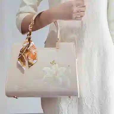 老人头 新中式大气国风刺绣优雅知性单肩斜挎包 合成革 手提包 常规 女款 多色