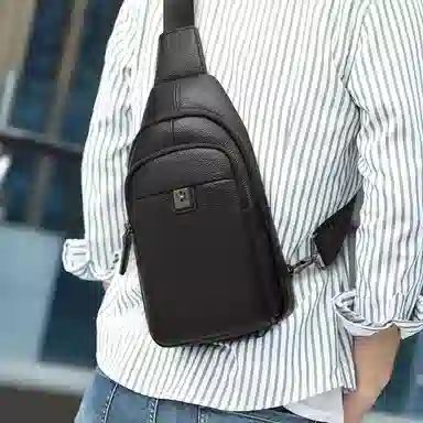 老人头 商务通勤轻便出行单肩斜挎包 头层牛皮 胸包 男款 黑色