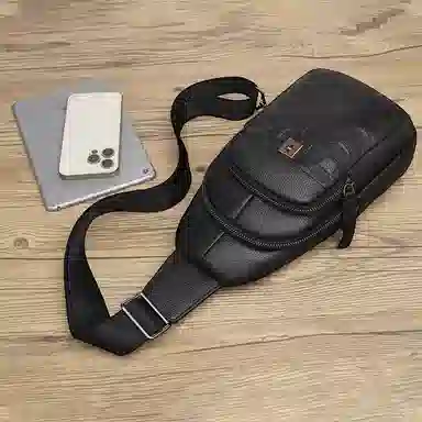 老人头 商务通勤轻便出行单肩斜挎包 头层牛皮 胸包 男款 黑色