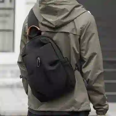 老人头 潮流简约纯色百搭 织物 胸包 男款 黑色