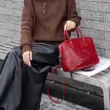 老人头 复古经典鳄鱼纹设计简约时尚单肩斜挎包 牛皮革 手提包 常规 女款 黑色/红色/棕色