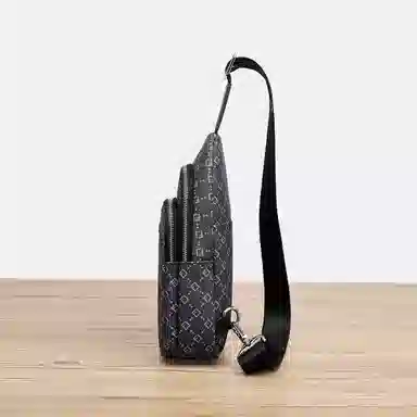 老人头 复古风百搭满印商务通勤老花斜挎包 合成革 胸包 男款 黑色