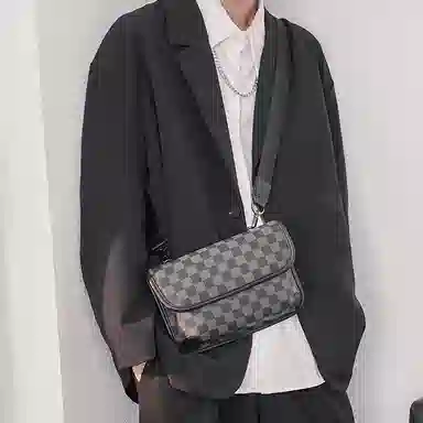 老人头 潮流撞色复古格子轻便实用潮流百搭时尚个性 合成革 斜挎包 男款 黑色