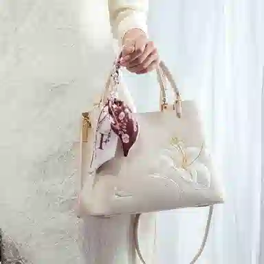 老人头 国风新中式刺绣优雅高级通勤 合成革 单肩斜挎手提包 常规 女款 百合米白