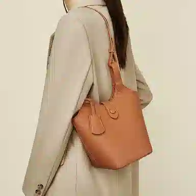 老人头 韩系百搭高级质感小众通勤腋下 合成革 单肩水桶斜挎包 女款 陶土棕/泥灰色