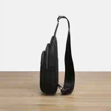 老人头 商务通勤轻便出行单肩斜挎包 头层牛皮 胸包 男款 黑色