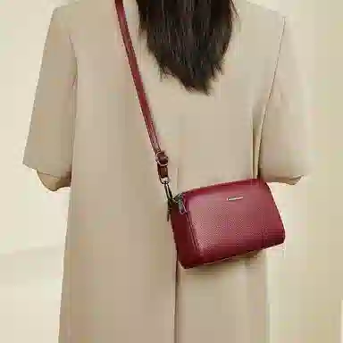 老人头 简约大气纯色优雅气质通勤百搭 头层牛皮 斜挎包 女款 黑色/红色