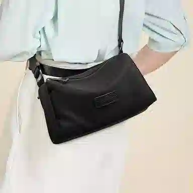 老人头 通勤时尚休闲百搭简约潮流 织物 单肩斜挎包 常规 女款 黑色