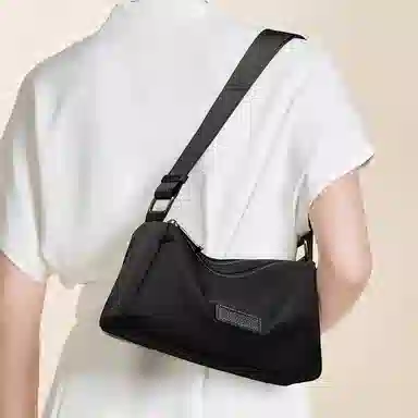 老人头 通勤时尚休闲百搭简约潮流 织物 单肩斜挎包 常规 女款 黑色