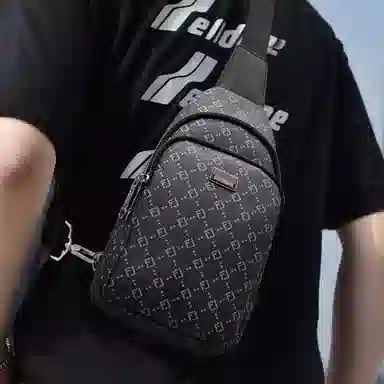 老人头 复古风百搭满印商务通勤老花斜挎包 合成革 胸包 男款 黑色