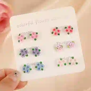 【花点心思】 千桐 甜美清新彩色花朵 小巧精致 不重样 防过敏养耳洞 塑料 耳钉 男女同款情侣款