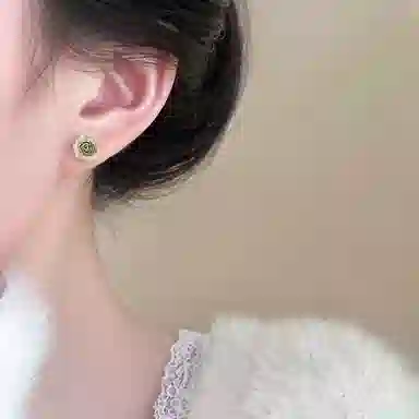 【鲜花朝戴】 千桐 甜美清新彩色花朵 小巧精致 不重样 防过敏养耳洞 塑料 耳钉 男女同款情侣款