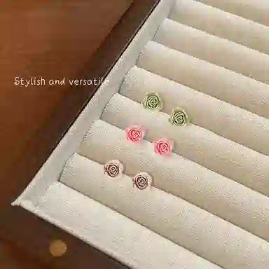 【花点时间】 千桐 甜美清新彩色花朵 小巧精致 不重样 防过敏养耳洞 塑料 耳钉 男女同款情侣款