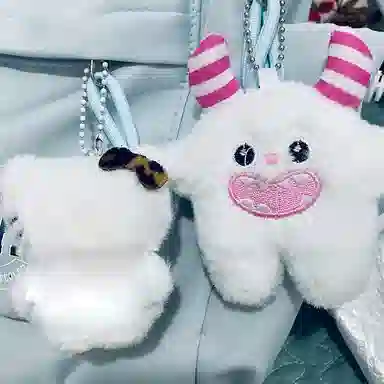 千桐 软萌雪怪治愈创意陪伴可爱公仔小怪兽潮流卡通书包行李箱钥匙扣 毛绒 挂件 男女同款情侣款