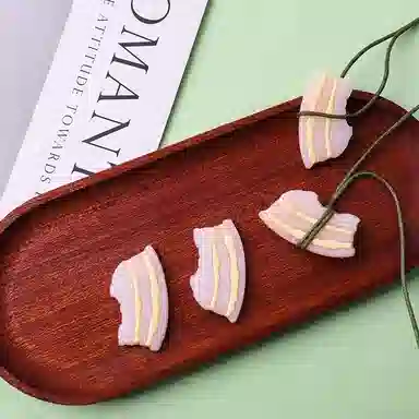 【不晒黑神器 有紫外线就变色】 千桐 烤肉 卡通治愈 创意包包 行李箱 卡通玩偶 亚克力 挂件 男女同款情侣款