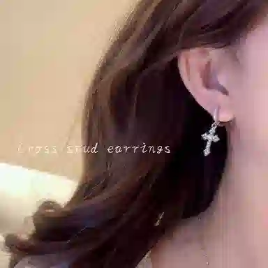 千桐 甜酷潮流菱形十字架 欧美嘻哈风痞帅 小众轻奢设计高级感耳坠#好运 合金 耳环 女款