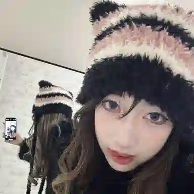 千桐 可爱甜酷感冬日出行 条纹猫耳长绳毛球 棉 绒线帽 女款