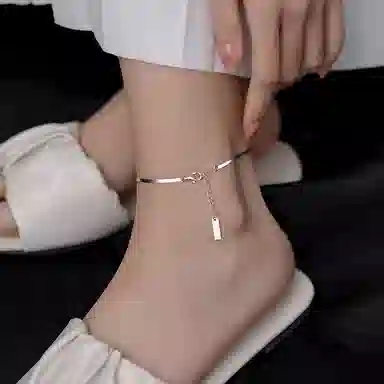 925