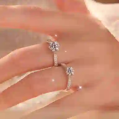 【999足银|莫桑钻】 七好美银 永恒挚爱 经典六爪闪耀对戒 轻奢时尚素圈开口可调节钻戒 恋爱告白约会求婚礼盒 纯银 戒指 男女同款情侣款