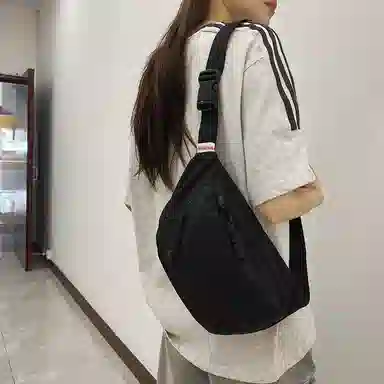 普乐威 日系轻便简约百搭百搭休闲运动骑行通勤 尼龙 胸包 男女同款情侣款 米白色/黑色/黄色/绿色/蓝色