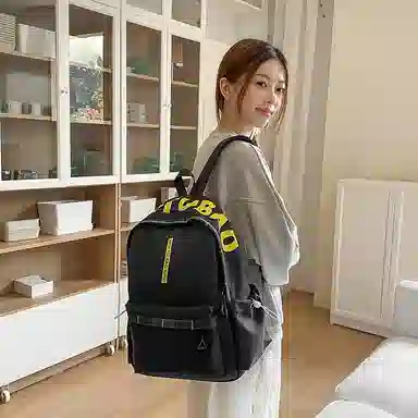 普乐威 小众慵懒简约字母上课通勤百搭高颜值大容量轻便 尼龙 双肩包 男女同款情侣款 多色