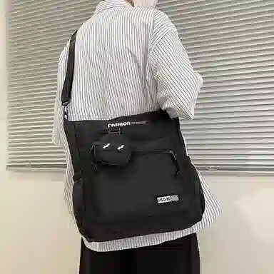 普乐威 高颜值书袋学生时尚百搭 尼龙 单肩斜挎包 男女同款情侣款 白色/黑色/灰色/卡其色