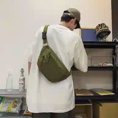 普乐威 日系轻便简约百搭百搭休闲运动骑行通勤 尼龙 胸包 男女同款情侣款 米白色/黑色/黄色/绿色/蓝色