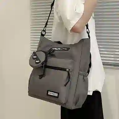 普乐威 高颜值书袋学生时尚百搭 尼龙 单肩斜挎包 男女同款情侣款 白色/黑色/灰色/卡其色