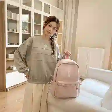 普乐威 小众慵懒简约字母上课通勤百搭高颜值大容量轻便 尼龙 双肩包 男女同款情侣款 多色