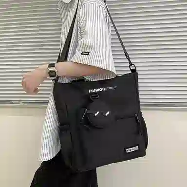 普乐威 高颜值书袋学生时尚百搭 尼龙 单肩斜挎包 男女同款情侣款 白色/黑色/灰色/卡其色