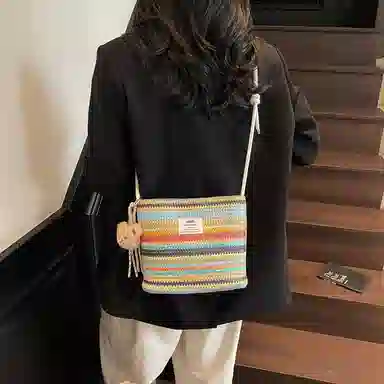 科物酷 超火小众高颜值多巴胺彩色编织包百搭轻便休闲外出度假沙滩水桶包 草编 斜挎单肩包 男女同款情侣款 白色/蓝色