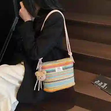 科物酷 超火小众高颜值多巴胺彩色编织包百搭轻便休闲外出度假沙滩水桶包 草编 斜挎单肩包 男女同款情侣款 白色/蓝色