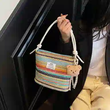 科物酷 超火小众高颜值多巴胺彩色编织包百搭轻便休闲外出度假沙滩水桶包 草编 斜挎单肩包 男女同款情侣款 白色/蓝色