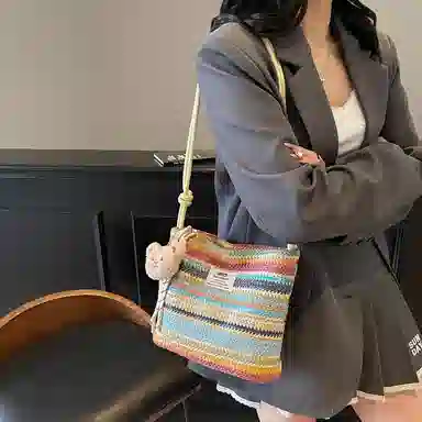 科物酷 超火小众高颜值多巴胺彩色编织包百搭轻便休闲外出度假沙滩水桶包 草编 斜挎单肩包 男女同款情侣款 白色/蓝色