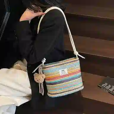 科物酷 超火小众高颜值多巴胺彩色编织包百搭轻便休闲外出度假沙滩水桶包 草编 斜挎单肩包 男女同款情侣款 白色/蓝色