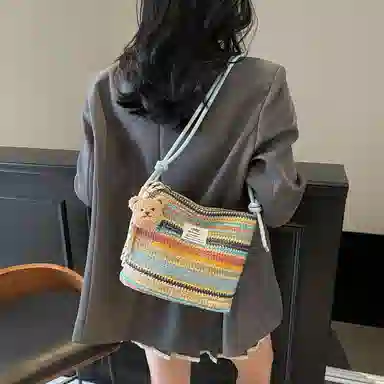 科物酷 超火小众高颜值多巴胺彩色编织包百搭轻便休闲外出度假沙滩水桶包 草编 斜挎单肩包 男女同款情侣款 白色/蓝色