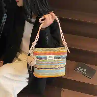 科物酷 超火小众高颜值多巴胺彩色编织包百搭轻便休闲外出度假沙滩水桶包 草编 斜挎单肩包 男女同款情侣款 白色/蓝色