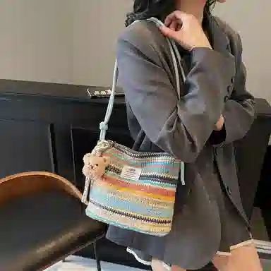 科物酷 超火小众高颜值多巴胺彩色编织包百搭轻便休闲外出度假沙滩水桶包 草编 斜挎单肩包 男女同款情侣款 白色/蓝色